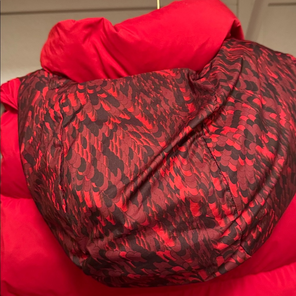 Lululemon Lunar New Year Wunder Puff Cropped Vibrant Red Puffer Vest - Picture 9 of 9